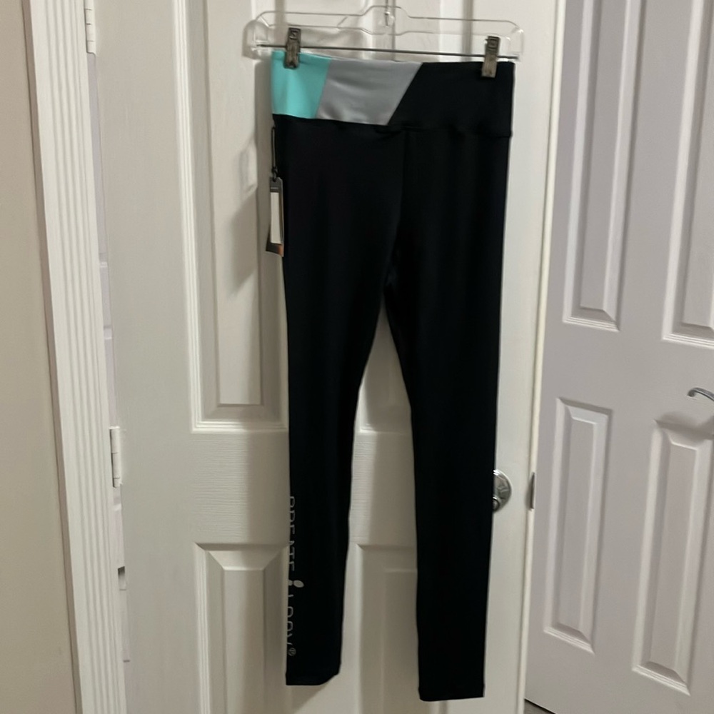 NWT CreateLogy Yoga Pants. Size- S